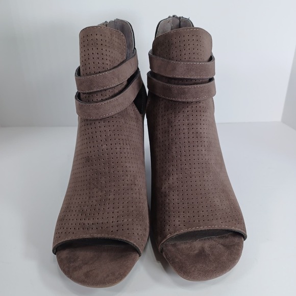 White Mountain Size 9 SAGE Brown Perforated Peep Toe Bootie 3" Stacked Heel - Picture 2 of 9